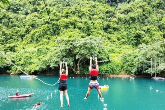 Tour Zipline sông chày hang tối bãi biển đá nhãy 1 ngày