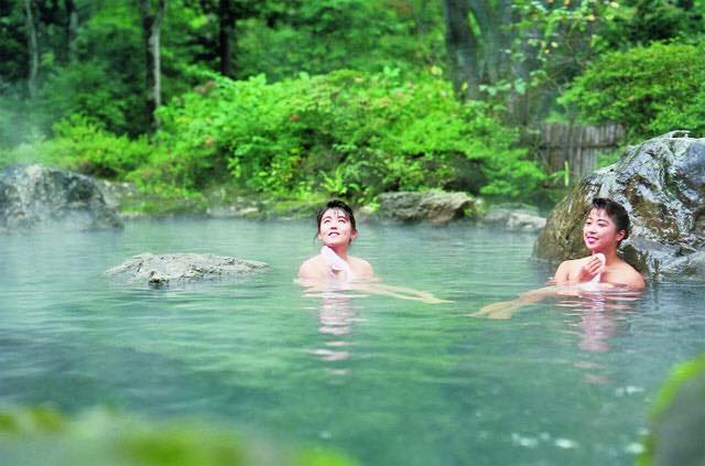 Suối Bang - Suối nước nóng Quảng Bình