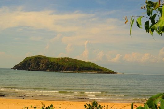 Tour Vũng chùa Đảo Yến Đèo Ngang Làng Bích Họa bãi Đá Nhảy Cồn cát